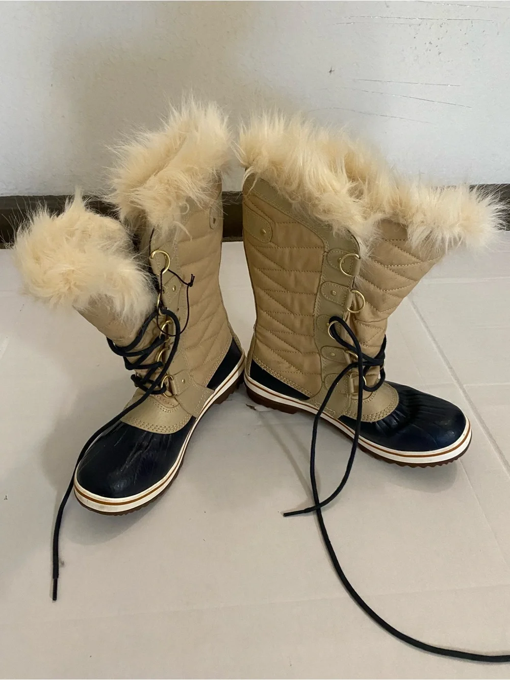 Sorel Women’s Faux-Fur Trim Beige & Black Winter Boots Size 8